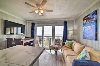Oceanfront Corpus Christi Escape with Community Pool - 7