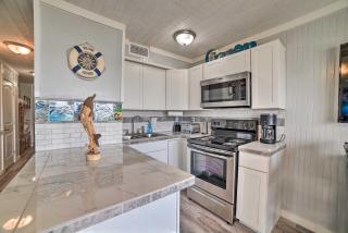 Oceanfront Corpus Christi Escape with Community Pool - Corpus Christi - 4