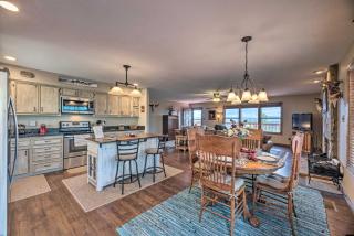 Mountains Majesty Cabin with Hot Tub and Mtn Views! - 1