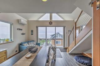 Walk to Beach! Chic Yachats Gem with Private Balcony - 3