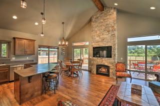Rustic Cabin Near Mt Rainier Fire Pit and BBQ! - Packwood - 0