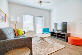 Grand Two Bedroom Two Bathroom Apartment with Balcony - Gainesville - 0