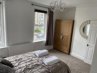 4 Bedroom House in Harrogate Town Centre - 5
