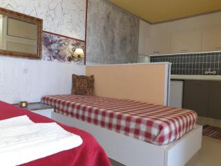 Studio Quiet And Peaceful And Very Relaxing with kitchen, shared pool and Ac - 5