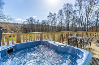 Heather Lodge 17 with Hot Tub - Belladrum - 9