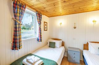 Heather Lodge 17 with Hot Tub - Belladrum - 2
