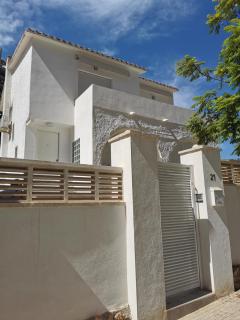 Casa MYA con terreno privado y parking compartido - a 800m de Playa Poniente - 0