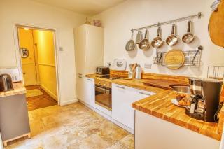 4 Bedroom House in central Bath with Garden & Free Private Parking - Bath - 3