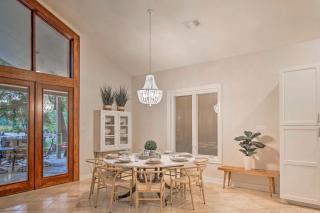 Guadalupe River Paradise with Hot Tub, Dock and Kayaks - Seguin - 5