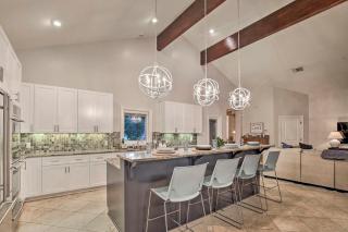 Guadalupe River Paradise with Hot Tub, Dock and Kayaks - Seguin - 3