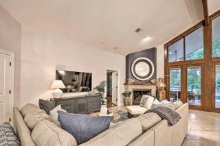 Guadalupe River Paradise with Hot Tub, Dock and Kayaks - Seguin - 8