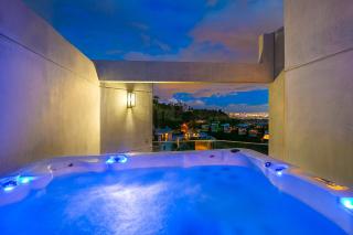 Hollywood Hills Modern Sanctuary–Jaw Dropping View - Los Angeles - 5