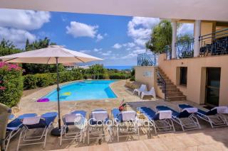 Exceptional Large Villa, Private Heated Pool, Complete Privacy, Prime Location - Peyia - 6