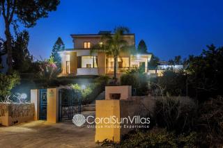 Exceptional Large Villa, Private Heated Pool, Complete Privacy, Prime Location - Peyia - 1