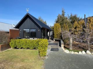 Black Beech House with Stunning Outdoor Bath - Lake Tekapo - 0