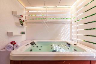 StayVista's Serene Nook - Pet-Friendly Villa with Jacuzzi & Terrace - Kudān - 3