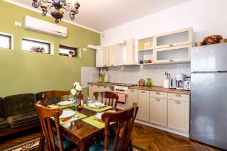 Unique Old Town Home 2min to Beach and Harbour Private Entrance - Constanţa - 7