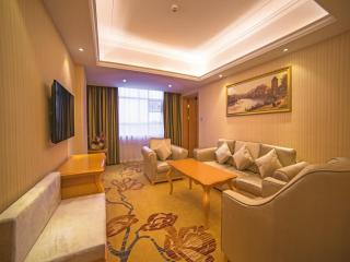 Vienna 3 Best Hotel Luoding Chuangyue Building - Shuangdongjieban - 1