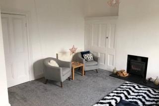 Stunning Bebington Maisonette - large private drive and entrance, good transport links - Bebington - 8