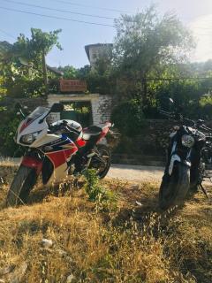 Flora's Guesthouse 'The Fir Gate' - Gjirokastër - 3