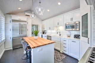 Lakefront Home on Peninsula - 4 Mi to Casino! - 4