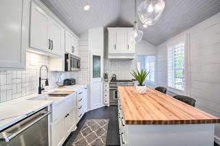 Lakefront Home on Peninsula - 4 Mi to Casino! - 3