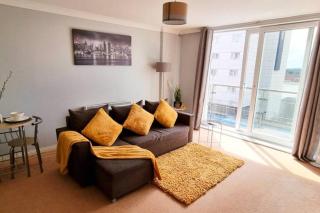 ⭑ Staywelcome- Stylish Apartment Near Heathrow, Skyline Views ⭑ - Feltham - 9