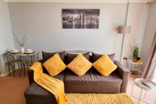 ⭑ Staywelcome- Stylish Apartment Near Heathrow, Skyline Views ⭑ - Feltham - 3