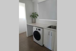 Tourist Road - 2 Bedroom Unit - East Toowoomba - Toowoomba - 5