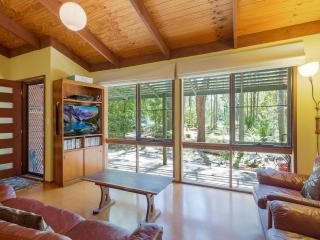 Caseys Pet Friendly Beach Cottage - Mystery Bay - 8