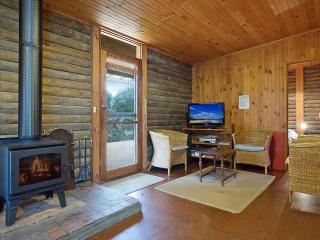 98 Ocean Parade Rustic Log Cabin - Dalmeny - 3