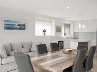 Luxury Beach House - Kianga - 4