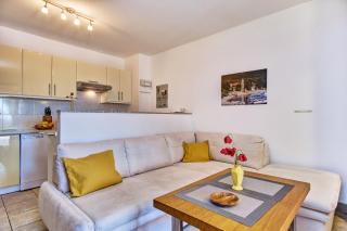APARTMENT MATEO - Miholašćica - 9