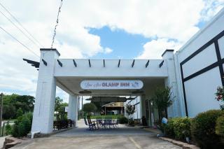 Lone Star Glamp Inn - Warrenton - 7