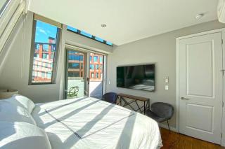 Beautiful 3 Bdrm 2 Bath Private Luxury Townhouse! - 3
