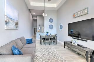 Modern Galveston Condo Pool View and Walk to Beach! - Galveston - 9