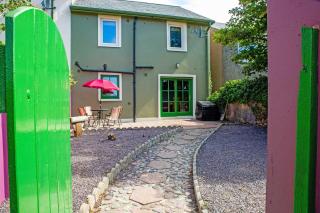 Dingle Town Holiday Home by Trident Holiday Homes - 1