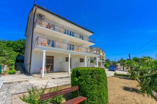 Apartments Laura - Dramalj - 0