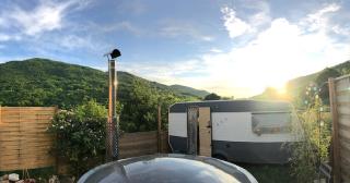 Gîte Aurinko : caravane avec bain nordique - Roquefort-les-Cascades - 2