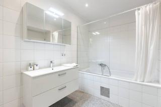 Chic One-Bedroom Apartment with King-Size Bed, Nestled in Vienna's Vibrant Heart - 2