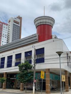 505 - Apartamento Lindo, amplo e decorado, mobiliario moderno, cozinha completa com utensílios , Excelente vista da cidade e localização privelegiada no bairro Bigorrilho proxímo de shopping e parques - Curitiba - 2