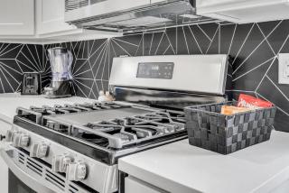 Dave and Busters, Outlets, Convention Center across street w Parking - Sleeps 15 - Atlantic City - 2
