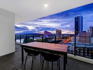 Large Modern 3 Bedroom Apartment With City Views - CoastHM - Gold Coast - 0