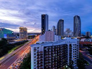 Large Modern 3 Bedroom Apartment With City Views - CoastHM - Gold Coast - 5