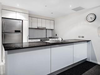 Large Modern 3 Bedroom Apartment With City Views - CoastHM - Gold Coast - 1