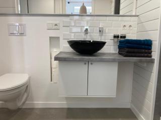Living at Saarpartments - AdultsOnly - Business & Holiday Homes with Kitchen for Long- and Short Term stay, 3 min to St Johanner Markt and Points of Interest - Saarbrücken - 1