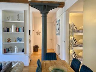 ROYAL WILLIAM YARD Luxury Apartments at "THE BRUCE" - FAMILY APARTMENT and Connecting DELUXE STUDIO - PRIVATE connecting lobby so BOOK BOTH For LARGER GROUPS - FREE ONSITE PARKING - Plymouth - 4