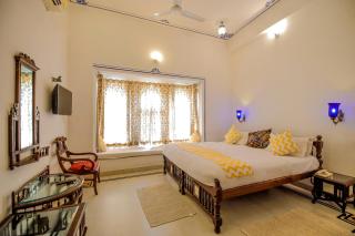 Hotel Devraj Niwas on Lake Pichola - 2