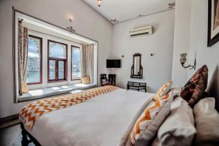 Hotel Devraj Niwas on Lake Pichola - 5