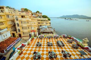 Hotel Devraj Niwas on Lake Pichola - 9
